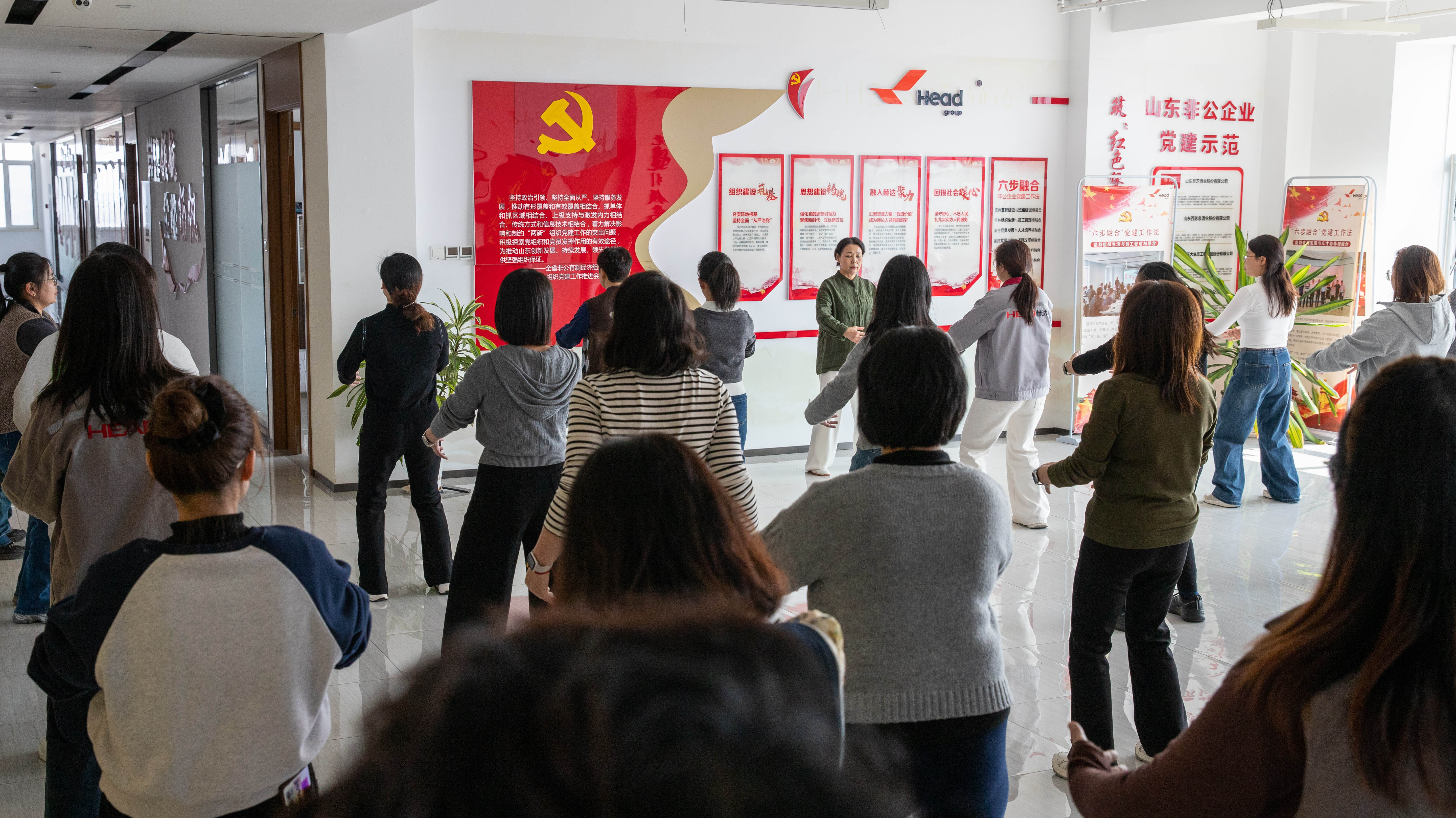 集团工会组织开展八段锦教学活动
